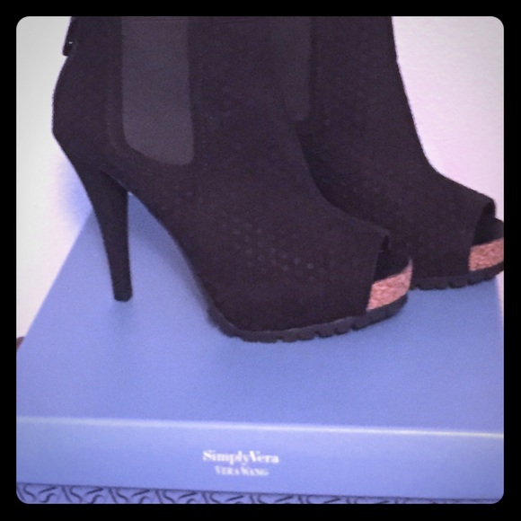 Vera wang booties❤️