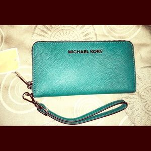 Michael Kors Jet Set Travel Smartphone Wristlet