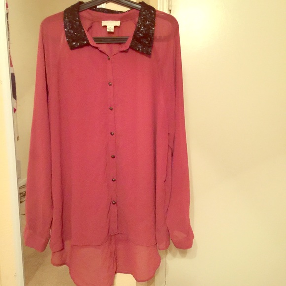 *SOLD* plus size long sleeve  hi low top w sequins