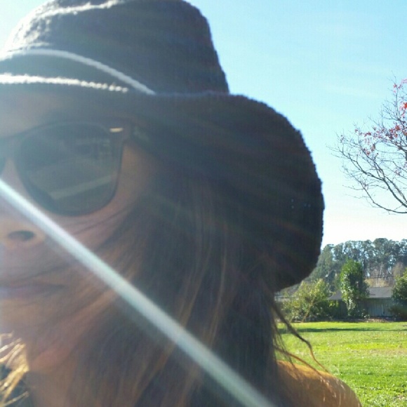 Meet your Posher, Amelia - Picture 2 of 2