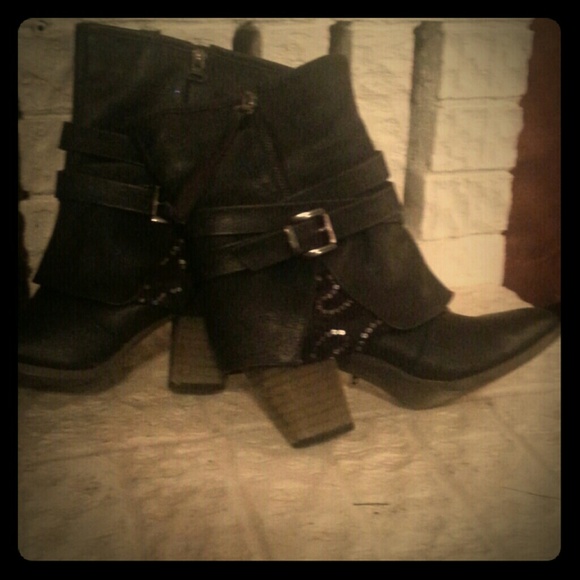 Sexy black boots!