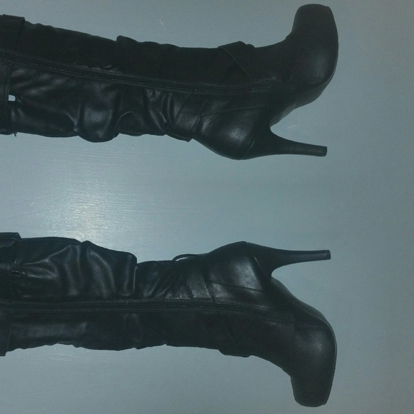 Black size 8 heeled boots