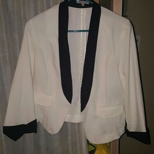 Black and white blazer with pockets