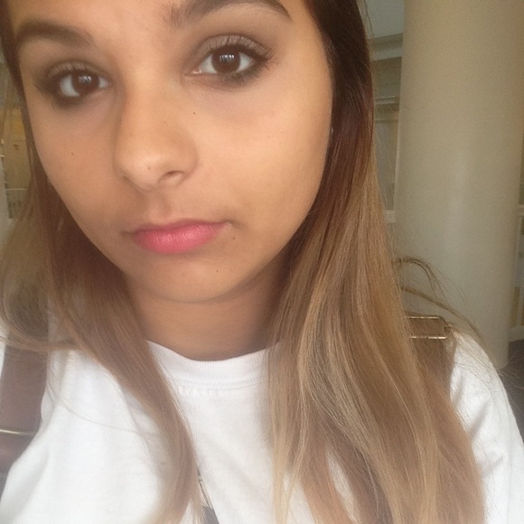 Meet your Posher, Ana