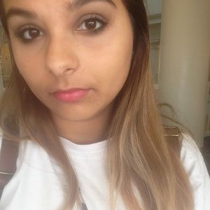 Meet your Posher, Ana