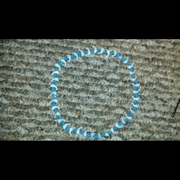 Short dolphin necklace