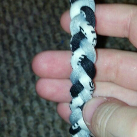 Black white v& gray sports necklace