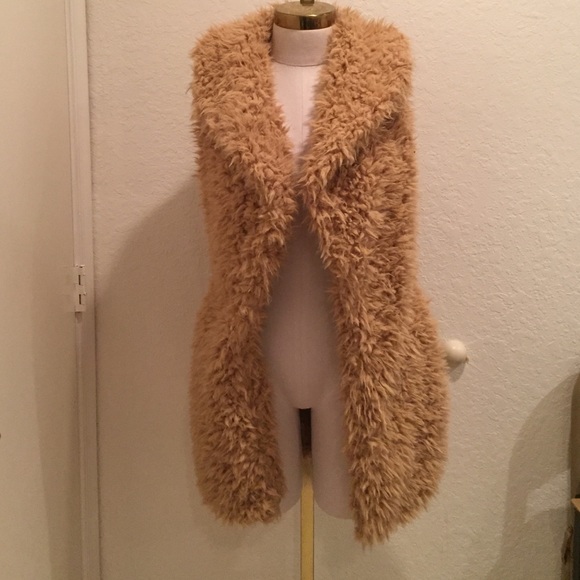 Faux Fur Vest - Picture 1 of 2