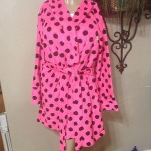 NWT Victorias Secret Pink Robe. Super soft