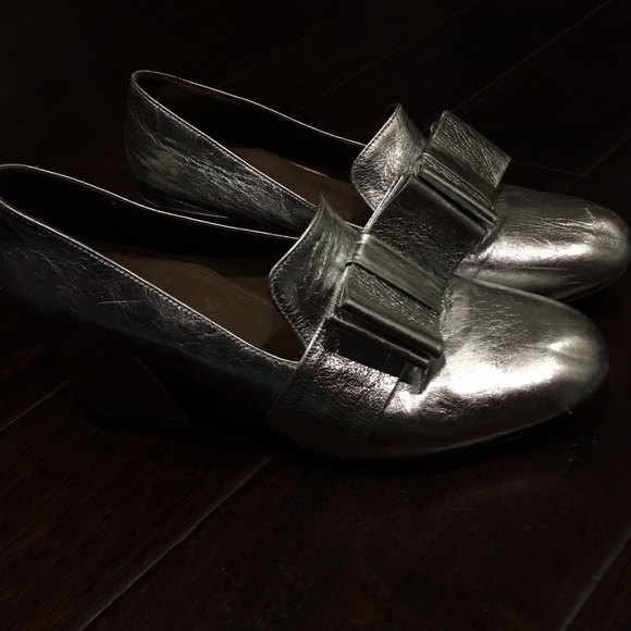 Shining sliver leather shoes