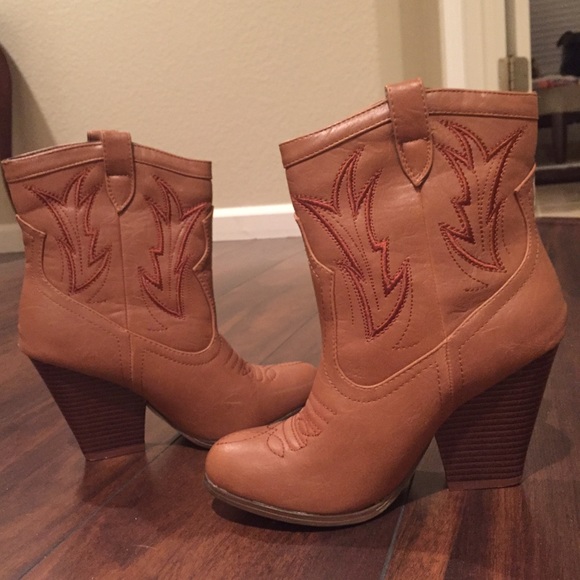 Cowgirl booties size 6.5