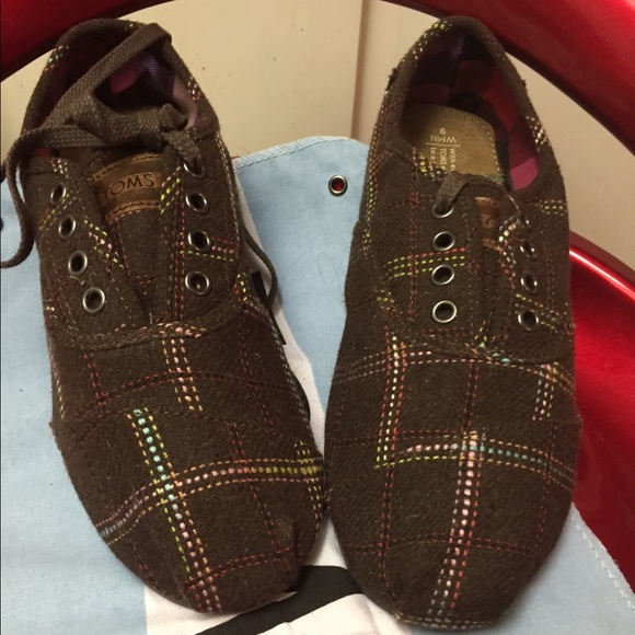 TOMS --Women cordones shoes