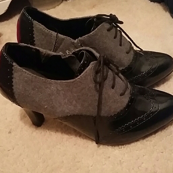NWOT black closed toe heel