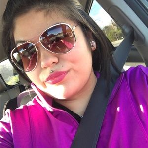 Meet your Posher, Beatriz