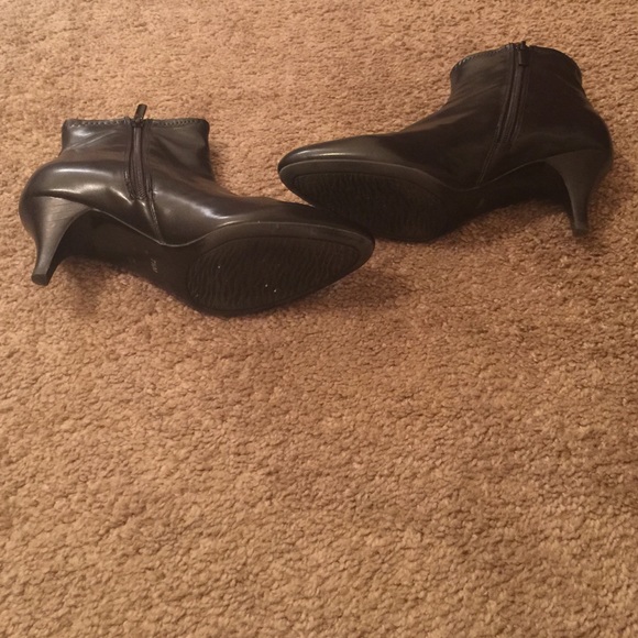 Black booties with stiletto heels. - Picture 3 of 3