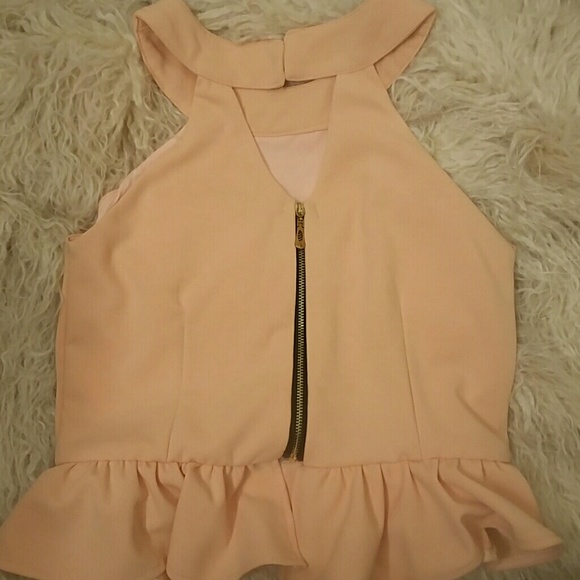 Rare Cute cutout blush pink top - Picture 3 of 4