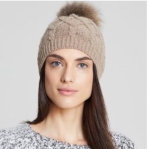 Hat with rabbit fur poom