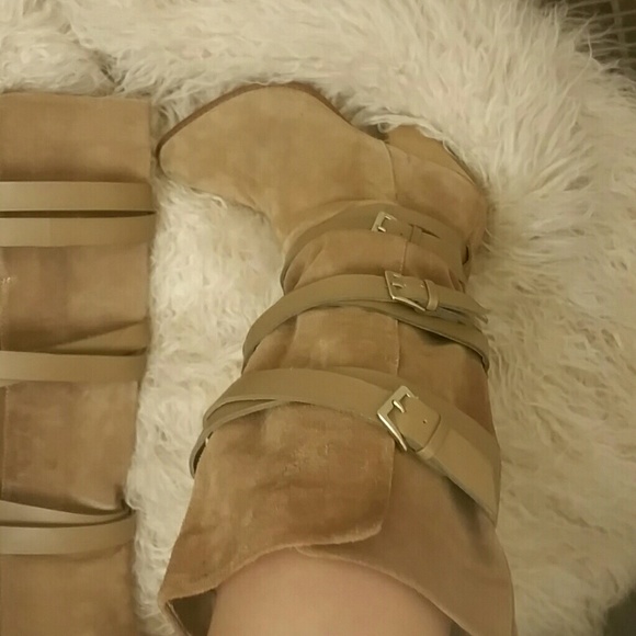 Tan cute boot - Picture 2 of 3