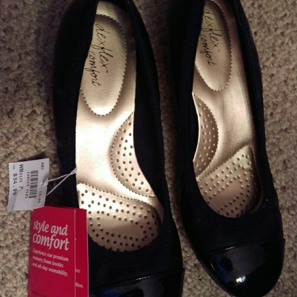 Black walking shoe, dexflex, size 7