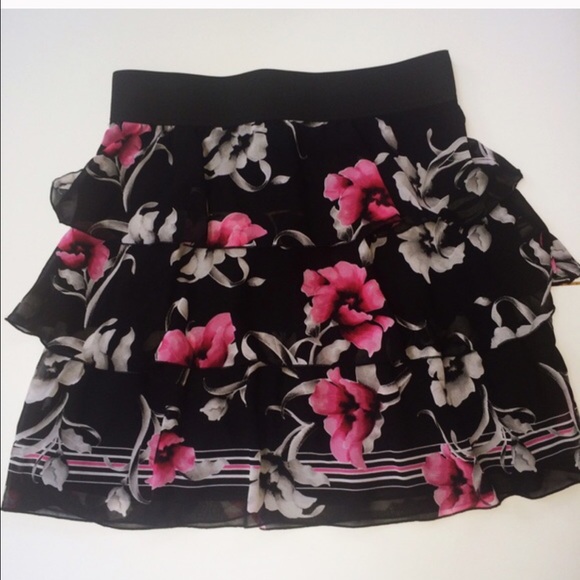 Nwt whithouse black market skirt. Size L - Picture 1 of 1