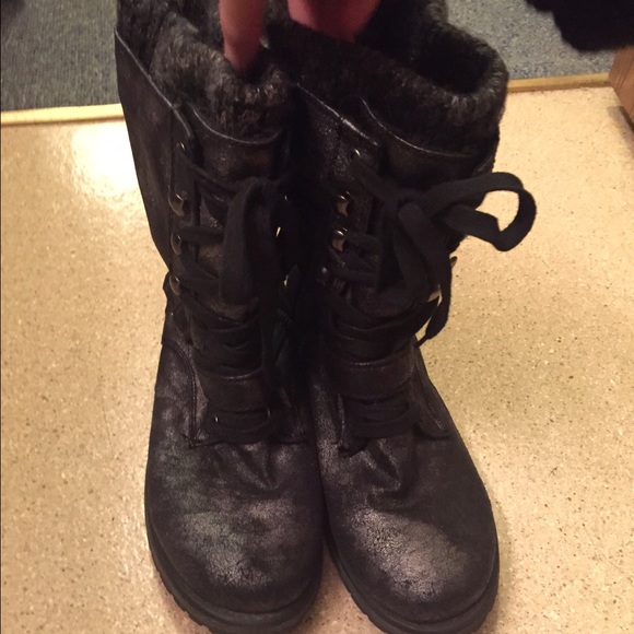 Size 8.5 Roxy boots