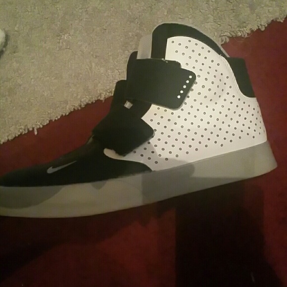 NEW! Nike FLYSTEPPER 2K3 White Wolf Grey Black 644 - Picture 2 of 4