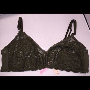 NWT Victoria's Secret lace Bralette medium M