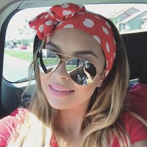 Meet your Posher, Alejandra