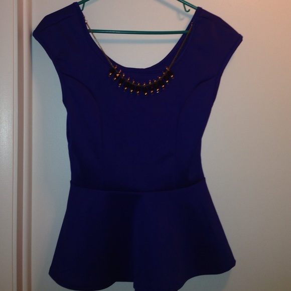 Tops - NWOT peplum tank with necklace L