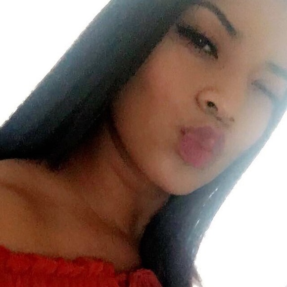 Meet your Posher, Jenn - Picture 1 of 1