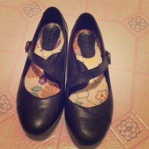 BORN 5 1/2 black flats