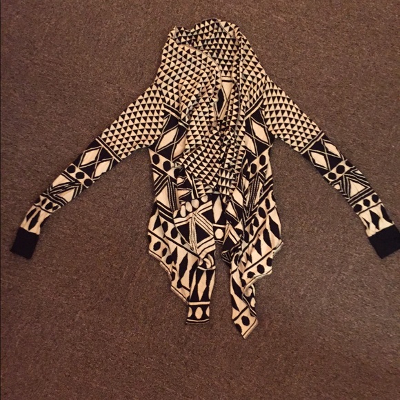 Aztec Cardigan! Fun B+W pattern