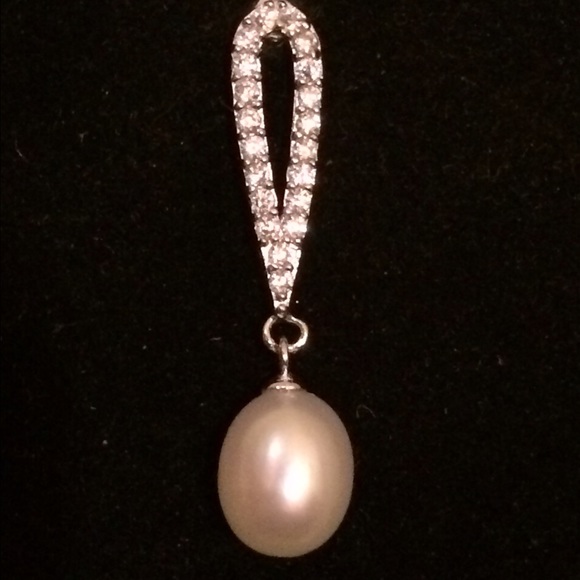 CRYSTAL NATURAL PEARL EARRINGS - Picture 2 of 4