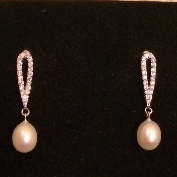 CRYSTAL NATURAL PEARL EARRINGS - Picture 3 of 4