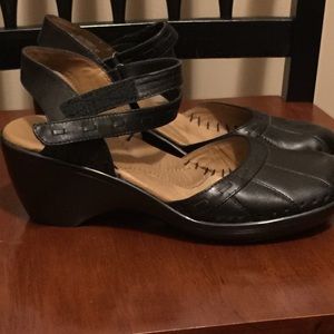 Easy spirit black wedge shoes