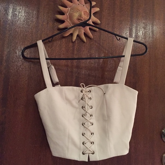 🚫SOLD🚫 Lace up cropped tank