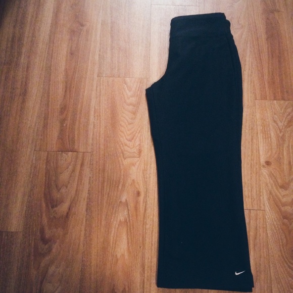 Nike Dri Fit Capri - Picture 2 of 3