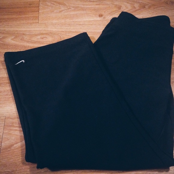 Nike Dri Fit Capri - Picture 3 of 3