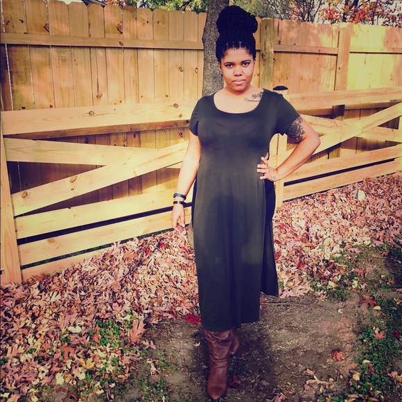 Meet your Posher, Neesha Closet Bundle now 30%🍾