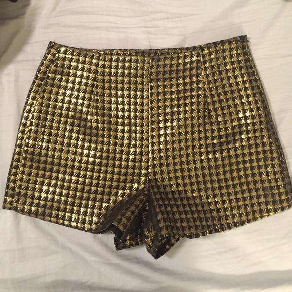 Black and gold houndstooth high waisted short