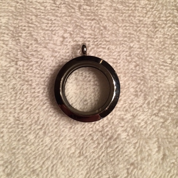 Origami owl medium silver living locket