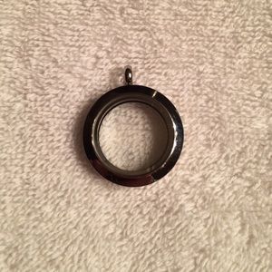 Origami owl medium silver living locket