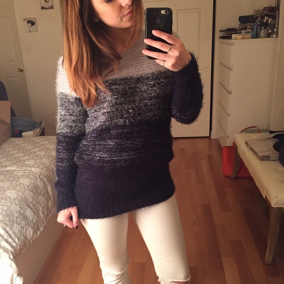 •SALE• Fuzzy grey and navy knit sweater - Picture 2 of 4