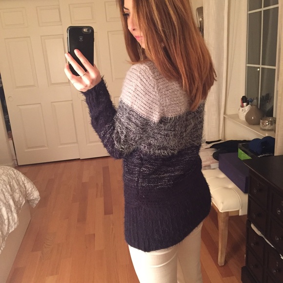 •SALE• Fuzzy grey and navy knit sweater - Picture 3 of 4