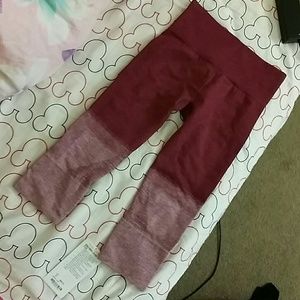 On hold! Lululemon seamlessly street crop