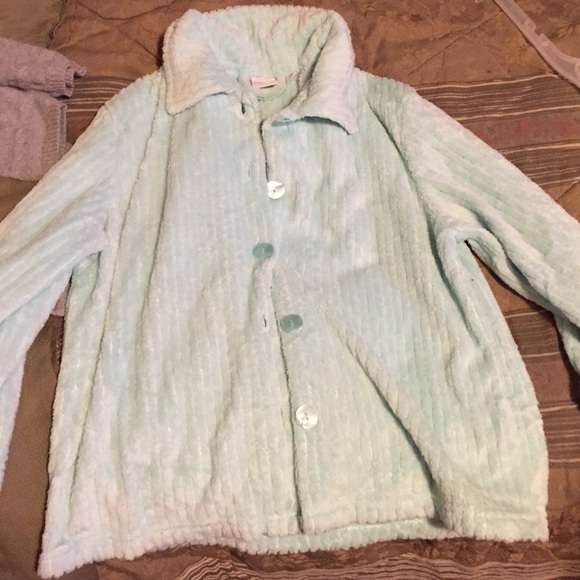 Sherpa sweater realist color very comfy