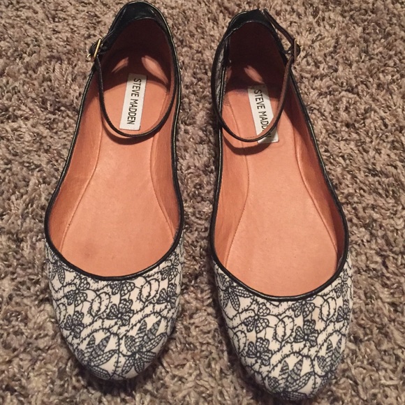 Steve Madden cream and black floral flat
