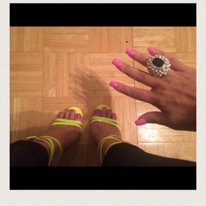 BN YELLOW STRAPPY SANDALS