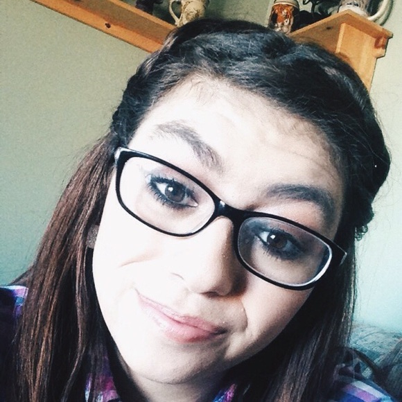 Meet your Posher, Breanna - Picture 1 of 1