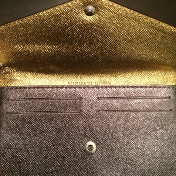 🚫SOLD ON MERCARI🚫 MichaelKors Passport Case BNWT - Picture 2 of 3